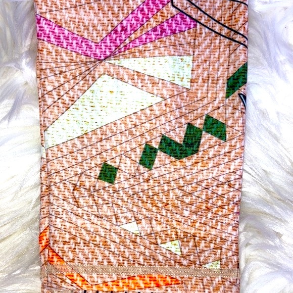 NIYAMA SOL Geometric Beachcomber Crop Leggings - Picture 11 of 12